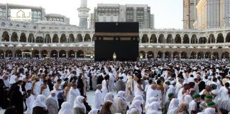 Pse bëhet umreja nga ana e majtë?