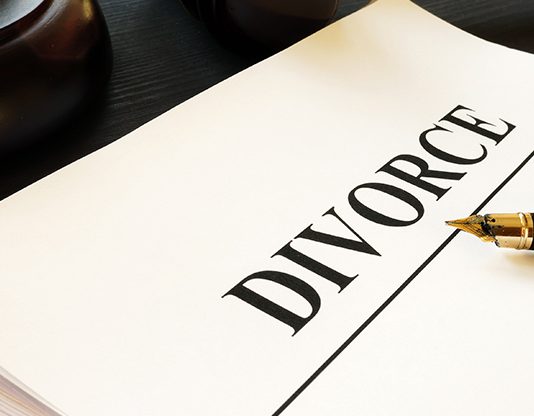 Dua divorc nga burri zullumqar, por ai s’pranon…