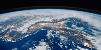 Në çfarë forme është toka dhe a lëviz ajo?