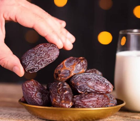 Nëse gabimisht çelet iftari para perëndimit të diellit, a pranohet agjërimi?