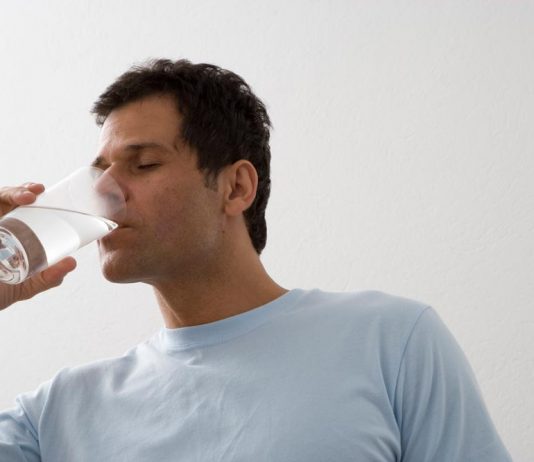 Çfarë duhet të bëjë personi që ha ose pi gjatë agjërimit vullnetar?