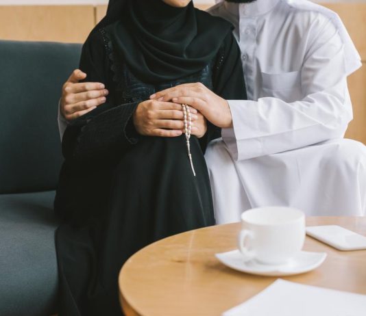 A prishet agjërimi nëse puth apo përkëdhel bashkëshorten?