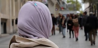 Gruas i përfundojnë menstracionet gjatë ditës së Ramazanit, a duhet të agjërojë më pas?