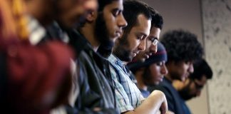 A lejohet të lidhem në namaz të teravisë me nijet të farzit të jacisë?