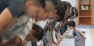 Prezenca e fëmijëve në namaz me xhemat