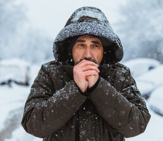 A bën të marr tejemum nëse është i ftohti i madh?