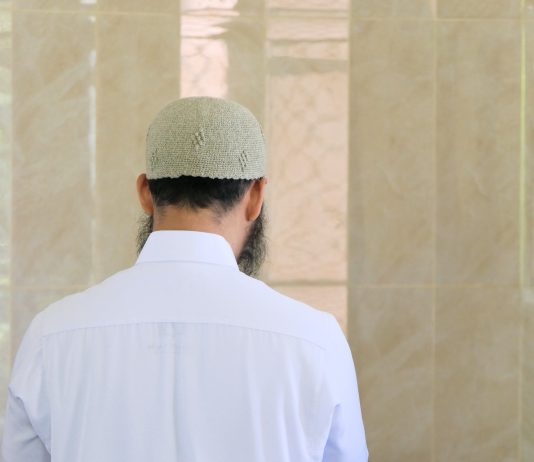 A duhet të jenë muslimanët të ashpër karshi njerëzve?