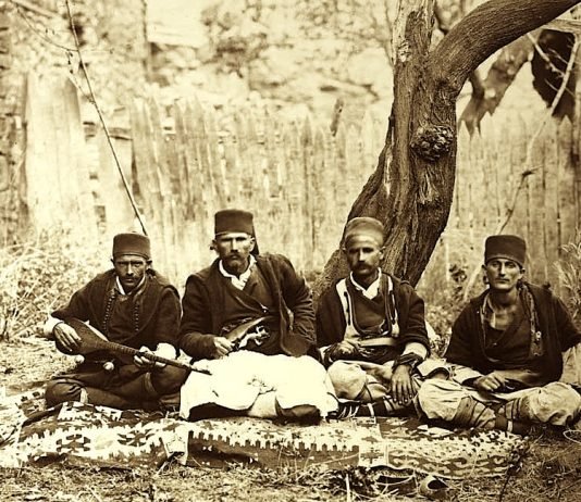 Çka nëse traditat e vendit bien ndesh me Sheriatin?