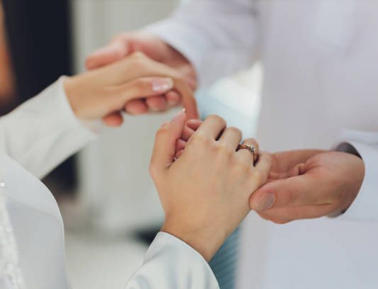 A i lejohet babait t’ia ndalojë vajzës martesën?