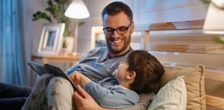 A lejohet të ju lexojmë përralla fëmijëve?