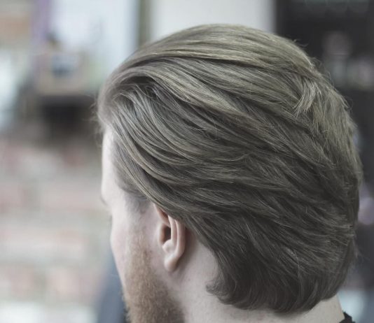 A është haram për mashkullin t’i mbajë flokët e gjata?