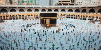 A duhet të shkojmë në haxh posa të bëhen kushtet apo ta shtyejmë?