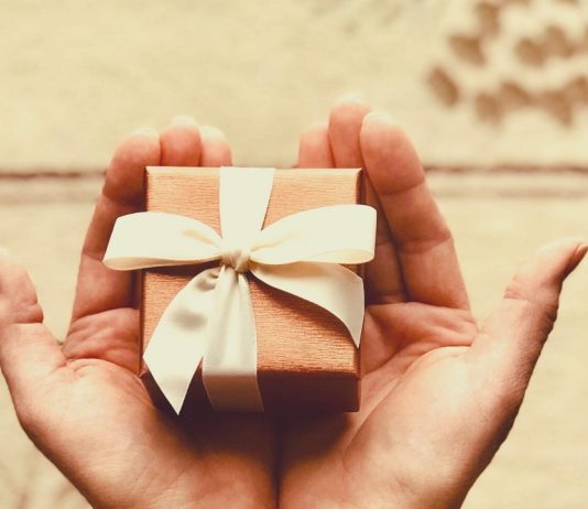 A lejohet të kërkojmë kthimin e dhuratës?