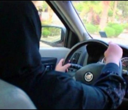 A i lejohet femrës të vozitë automjetin?