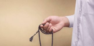 A është namazi i plotë nëse nuk i bën tesbihet?