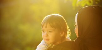 A pranohet lutja e prindërve kur ata luten kundër fëmijëve?