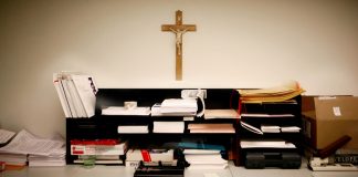 E kam djalin e sëmurë dhe më ka ofruar ndihmë një shoqatë e krishterë. A bën të pranohet kjo ndihmë?