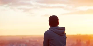 A lejohet për muslimanin të jeton i vetëm?