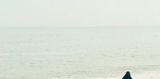 Nëna na lëndon me fjalë dhe nuk na kërkon falje