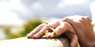 Si të veprojë gruaja, kur burri nuk i jep divorcin?
