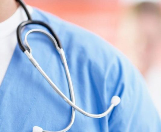 A i lejohet femrës muslimane puna si motër medicinale?