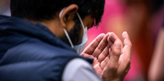 Ai e urren jetën dhe e dëshiron vdekjen