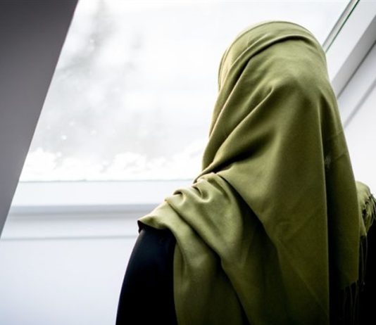 Si shihen muslimanët nga të tjerët dhe si e shohin ata veten e tyre?