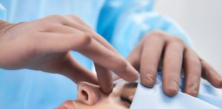 A lejohet operimi i hundës?