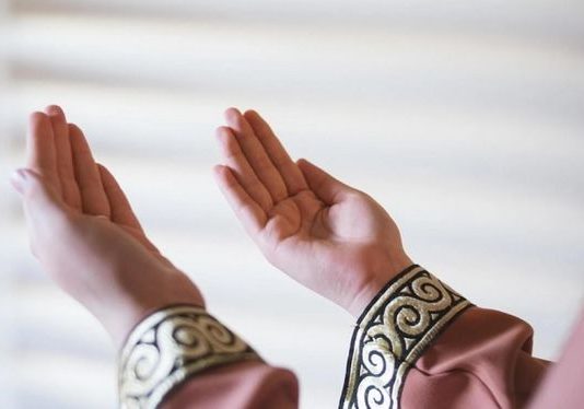 A bën t’ia them vetvetes lutjet që janë për mbrojtje nga mësyshi?