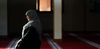 Marrja e gjumit në namaz