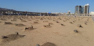 A lejohet vendosja e pllakës së mermerit mbi varr?