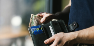 A i lejohet babait mos t’i ndaj pasuri djalit?