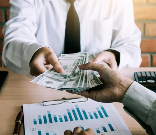 Nëse ai që më merr borxh fiton nga investimi me paratë e mija, a më lejohet t’i kërkoj më shumë se borxhin që ia kam dhënë?