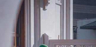 Personi i shtyer në moshë që harron a e ka obligim namazin?