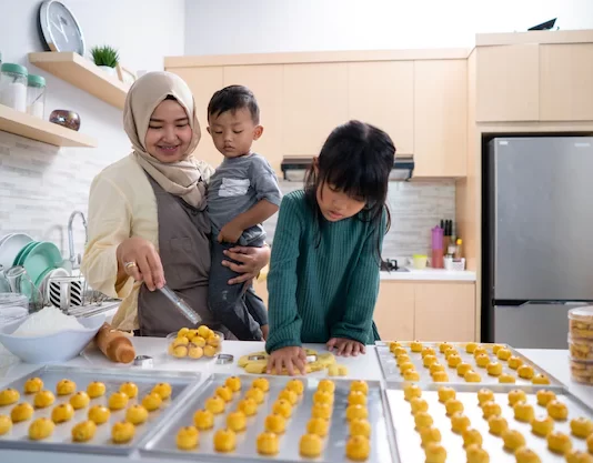 Femrat muslimane si të bëjnë ibadet kur kanë shumë punë në shtëpi?