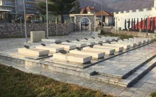 A lejohet të shkohet te varrezat e dëshmorëve për çdo vit dhe të mbahen fjalime?