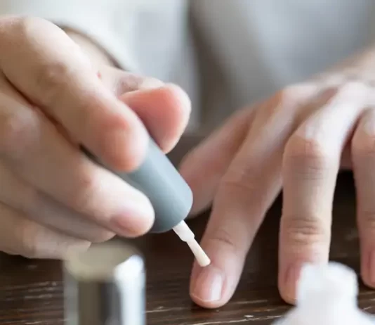 A lejohet lyerja e thonjëve gjatë Ramazanit?