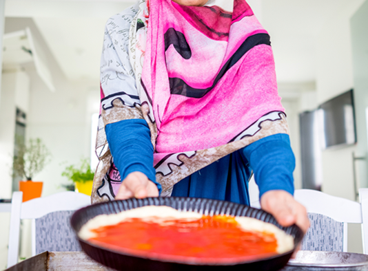 A kanë sevap gratë të cilat e përgatisin iftarin dhe syfyrin?
