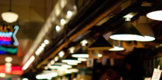 A lejohet të blihet e gjithë sasia e një produkti për të kontrolluar çmimin e tij në treg?