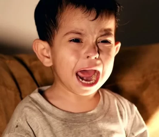 Nëse fëmiu qan natën, cilën sure t’ia lexojmë?