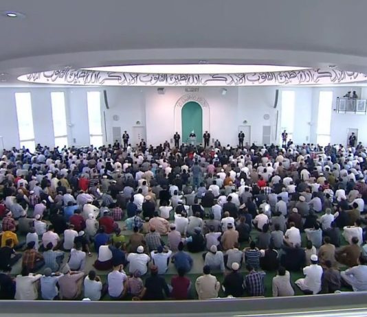 Deri në çfarë distance i obligohet muslimanit falja e namazit me xhemat, në xhami?