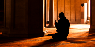 Muslimanët me probleme shëndetësore a është më mirë të falen në shtëpi apo në xhami?