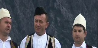 A lejohen këngët tradicionale, këngët labe?