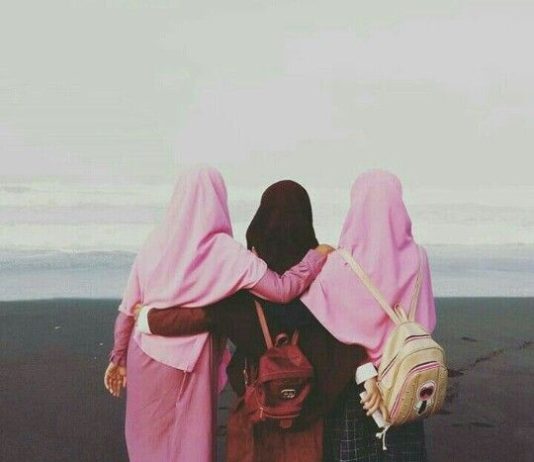 A lejohet që një femër të dal herë pas here me shoqet e saja (pa mahrem) dhe të qëndroj mbrenda qytetit?