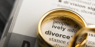 Si të veprojë gruaja kur burri nuk ia jep divorcin?