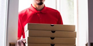 A i lejohet muslimanit të punoj delivery në piceritë ku ka mish derri?