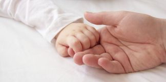 Nuk mund të bie në sexhde ngase jam shtatzënë, a lejohet të falem kështu? Dhe a lejohen këta emra?