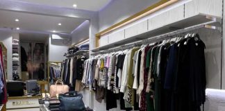 A i lejohet femrës muslimane të punoj në butik ku shiten rroba “të modës”?