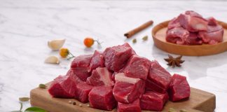 A lejohet që mishin e kurbanit ta shpërndajmë tek komshinjët katolik?