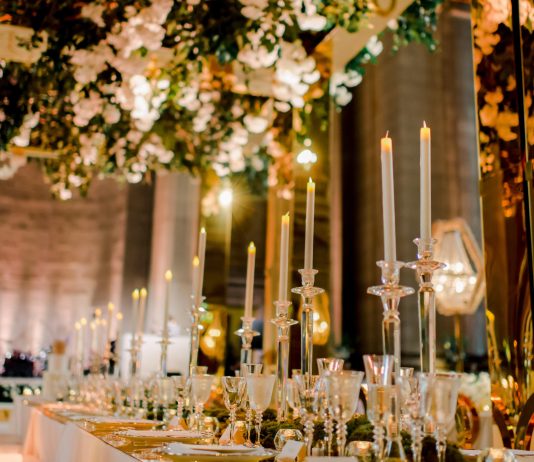 Familja e burrit më detyrojnë të shkoj në ahengje ku janë të përziera gjinitë e unë jam me mbulesë